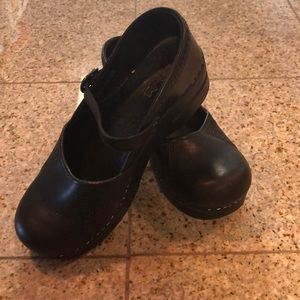 Dansko Mary Janes. Size 39.